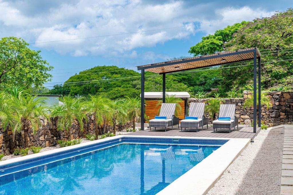Tamarindo Beach, Prime Location, Fantastic Watersalt Pool & Cold Plunge, Family & Friends מראה חיצוני תמונה